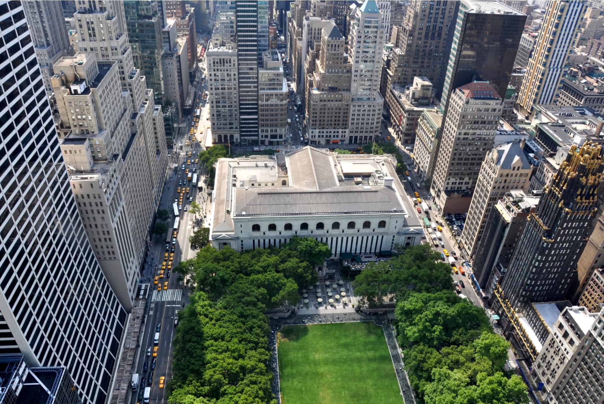 where is bryant park located in manhattan